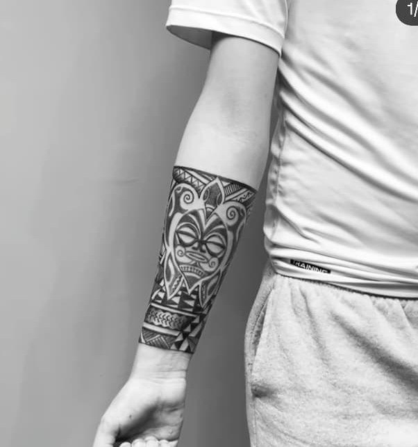 Koru Tatau — antebrazo maorí